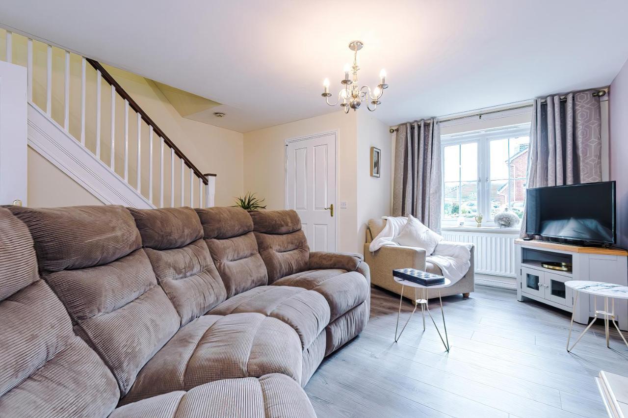 Manchester Comfortable 3 Bedroom House, Free Parking, Wifi & Disneyplus วอร์ซลีย์ ภายนอก รูปภาพ